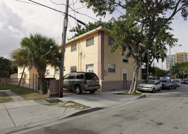 1028 SW 9th Ave in Miami, FL - Building Photo - Building Photo