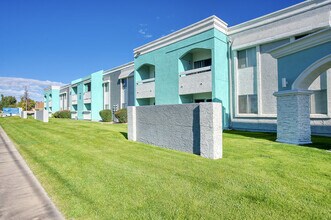 Park Alta in Phoenix, AZ - Building Photo - Building Photo