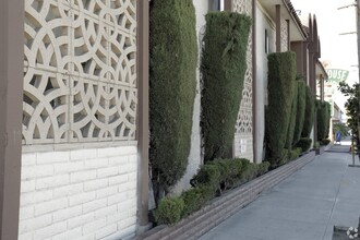 Townhouse Artesia in Bellflower, CA - Foto de edificio - Building Photo