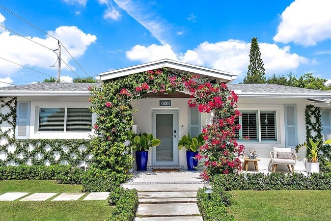 8001 Arlington Pl in West Palm Beach, FL - Foto de edificio - Building Photo