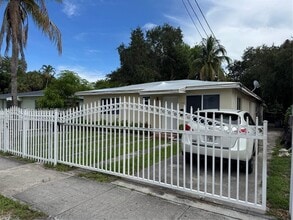 720 NE 131st St in North Miami, FL - Building Photo - Building Photo