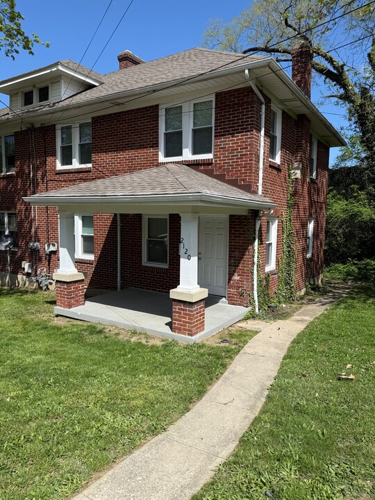 2120 Mayfair Rd in Dayton, OH - Foto de edificio