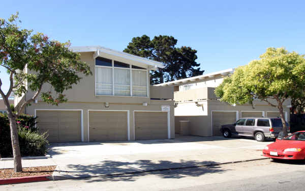 735 N Amphlett Blvd in San Mateo, CA - Building Photo - Building Photo