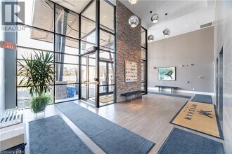 128 Garden Dr in Oakville, ON - Building Photo - Building Photo