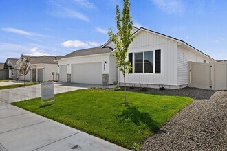 12383 Genevieve St in Caldwell, ID - Building Photo - Building Photo