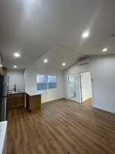 1346 W 37th St in Los Angeles, CA - Building Photo - Building Photo