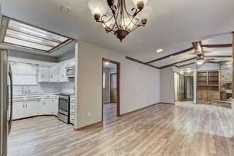 7916 Harvest Hills Rd in Oklahoma City, OK - Building Photo - Building Photo