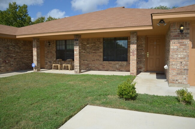 property at 914 Crymes Ln