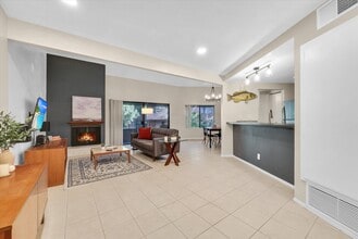 388 S Prospectors Rd, Unit 115 in Diamond Bar, CA - Foto de edificio - Building Photo
