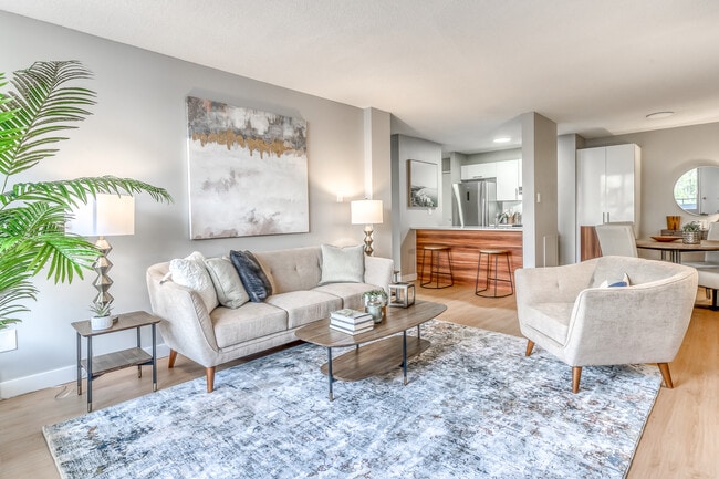 Windsor Arms in Edmonton, AB - Building Photo - Building Photo