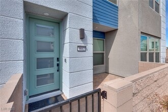9812 Kings Glen St in Las Vegas, NV - Building Photo - Building Photo