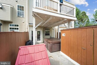 21092 Lost Moccasin Terrace in Ashburn, VA - Building Photo - Building Photo