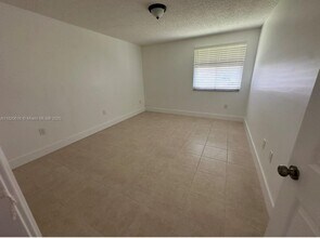 4659 NW 97th Ct, Unit 35 in Doral, FL - Building Photo - Building Photo