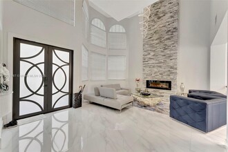 2102 SW 176th Ave in Miramar, FL - Foto de edificio - Building Photo