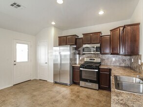 11441 SW 25th Terrace in Yukon, OK - Foto de edificio - Building Photo