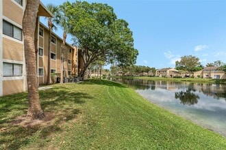 351 Palm Way in Pembroke Pines, FL - Building Photo - Building Photo