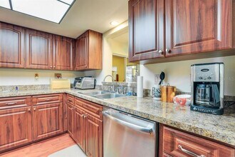 5008 Medalist Rd in Sarasota, FL - Building Photo - Building Photo