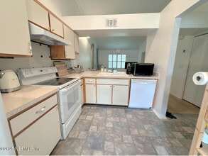 3548 Tiara Way W in Jacksonville, FL - Building Photo - Building Photo