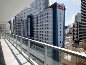 79 SW 12th St in Miami, FL - Foto de edificio - Building Photo