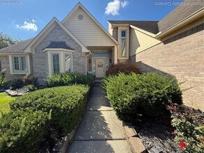 39217 Geneva Dr, Unit 209 in Farmington Hills, MI - Building Photo - Building Photo