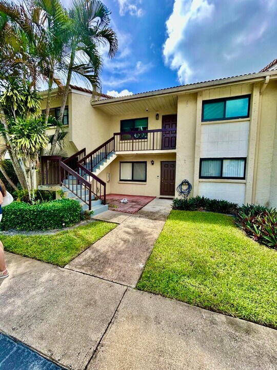 22465 SW 61st Way in Boca Raton, FL - Foto de edificio
