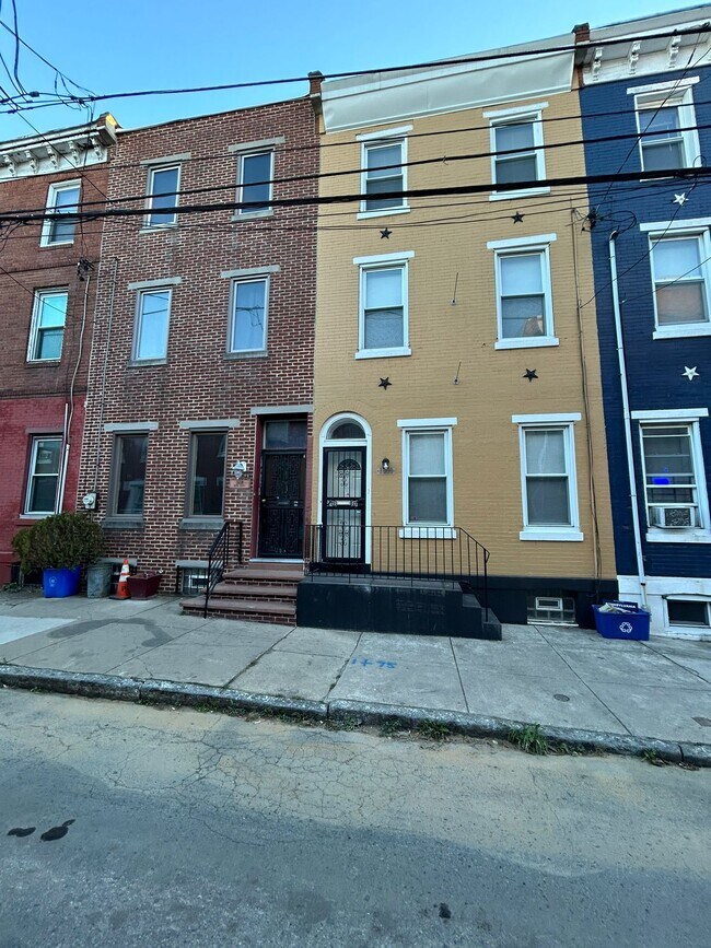 1610 Fontain St in Philadelphia, PA - Foto de edificio - Building Photo