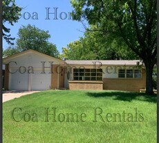 647 S Fabrique Dr in Wichita, KS - Building Photo