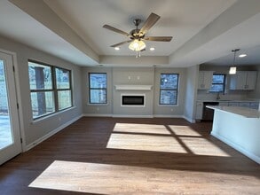 9687 Bloomington Cir in Cordova, TN - Foto de edificio - Building Photo