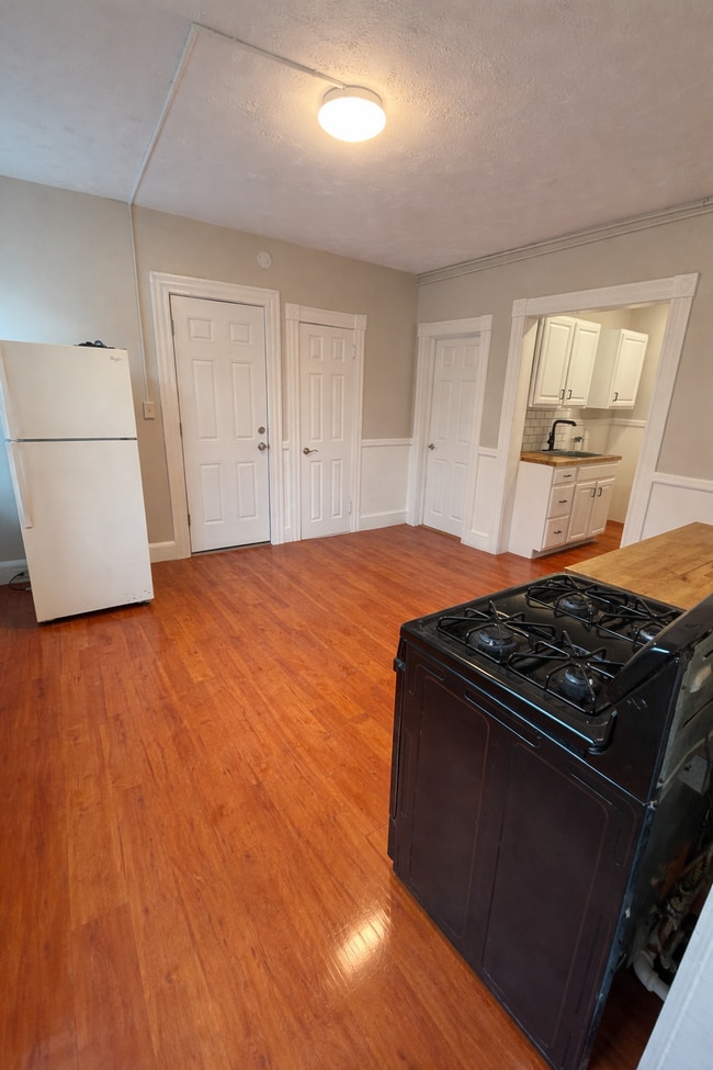 49 Belden St, Unit #2, Unit #2