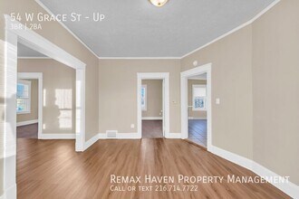 54 W Grace St in Bedford, OH - Foto de edificio - Building Photo