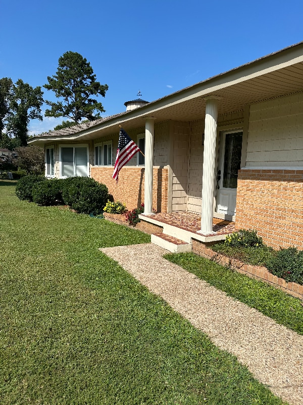 property at 2041 Linwood Cir