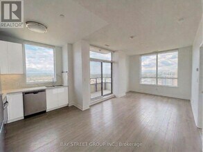 15 Water Walk Dr in Markham, ON - Building Photo - Building Photo