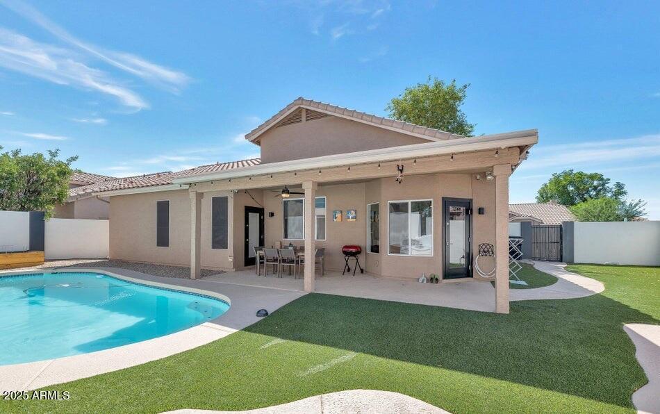 9102 E Siesta Ln in Scottsdale, AZ - Foto de edificio