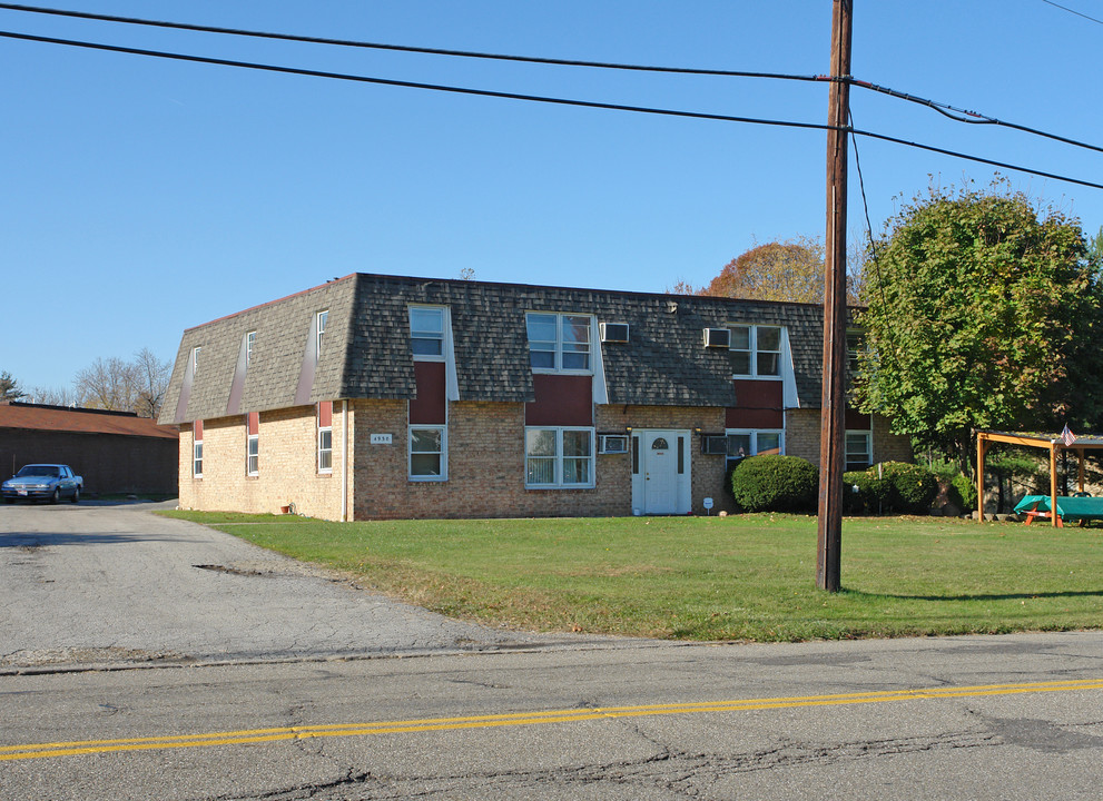 4930 Brookwood Rd in Youngstown, OH - Building Photo