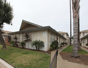 Van Linn Apartments in National City, CA - Building Photo - Building Photo