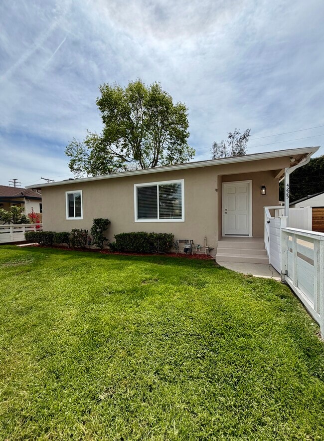 4225 Tuller Ave in Culver City, CA - Foto de edificio - Building Photo