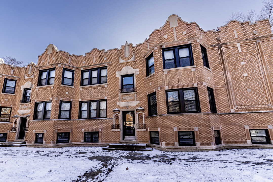 4425 W School St in Chicago, IL - Building Photo