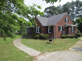1285 Central Dr in Southern Pines, NC - Building Photo