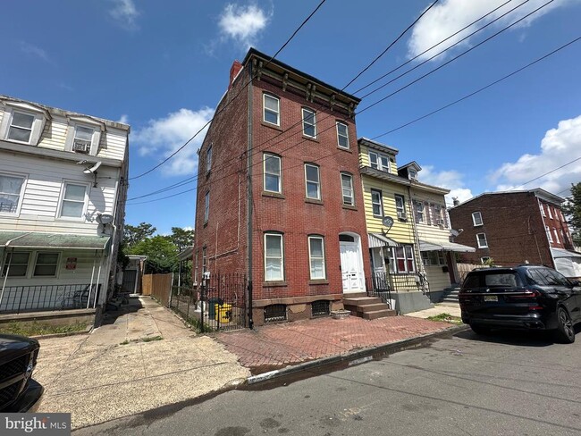 52 Bayard St in Trenton, NJ - Building Photo - Building Photo