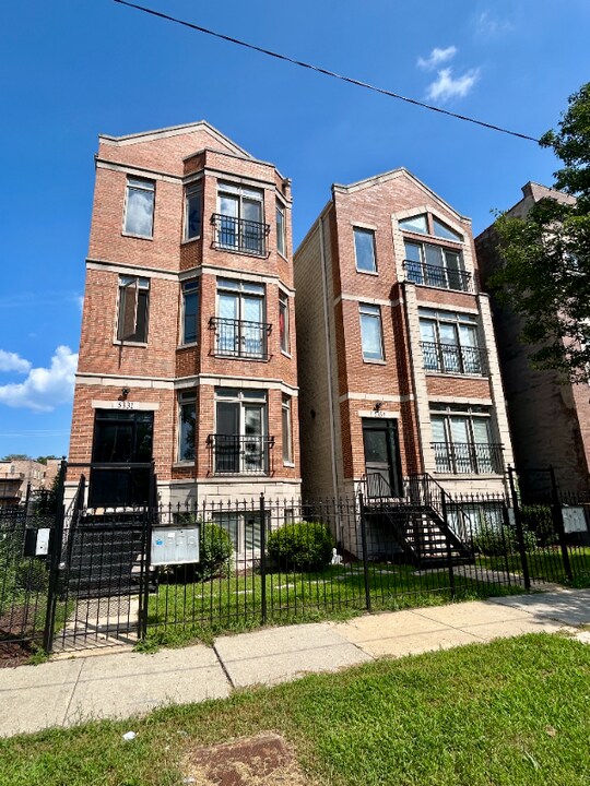 5331 S Calumet Ave in Chicago, IL - Building Photo