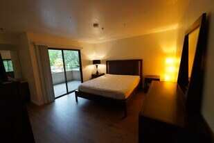 1000 E California Blvd, Unit 207 in Pasadena, CA - Building Photo