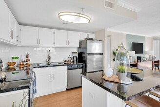 Houston House in Houston, TX - Building Photo - Building Photo