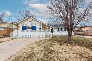 2210 W Columbine Ln in Wichita, KS - Building Photo