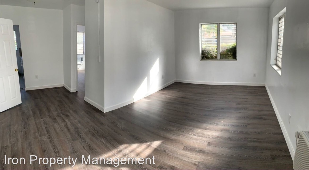 25 Navarre Ave in Coral Gables, FL - Building Photo