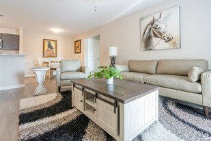 Crestwood Commons in Crestwood, KY - Building Photo