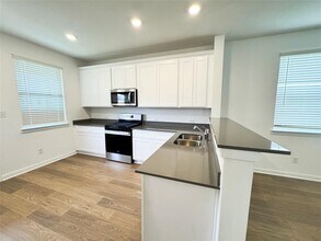 130 Golden Bell Wy in Buda, TX - Building Photo - Building Photo