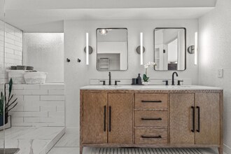 3001 E Redwood Ln in Phoenix, AZ - Building Photo - Building Photo