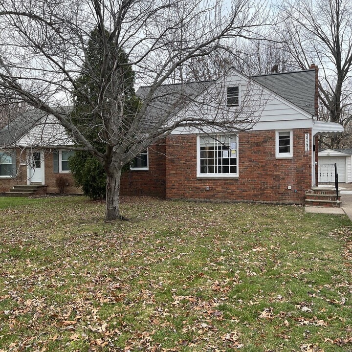 25731 Forestview Ave in Euclid, OH - Foto de edificio