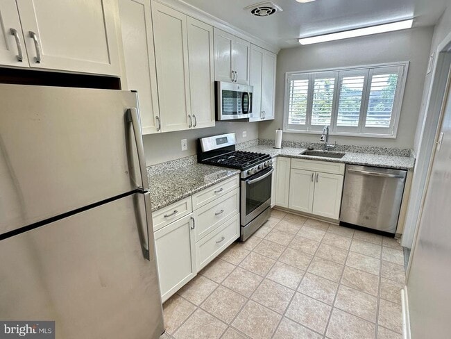 10655 Montrose Ave in Bethesda, MD - Building Photo - Building Photo