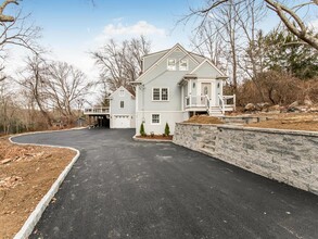 15 Lakeview Rd in North Salem, NY - Building Photo - Building Photo